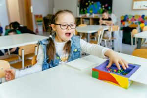 Specjalne potrzeby edukacyjne – czym są i jak je realizować