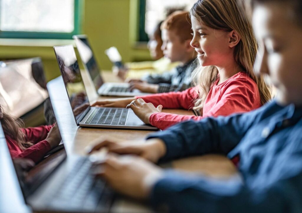 Jak odpowiedzialnie korzystać z technologii w edukacji